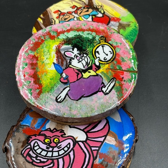 UPON REQUEST Set of 4 Handmade Coasters of “Alice In Wonderland” Hand Painted - Picture 6 of 7
